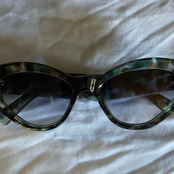 Stylish Multicolor Cat-Eye Sunglasses main image 5